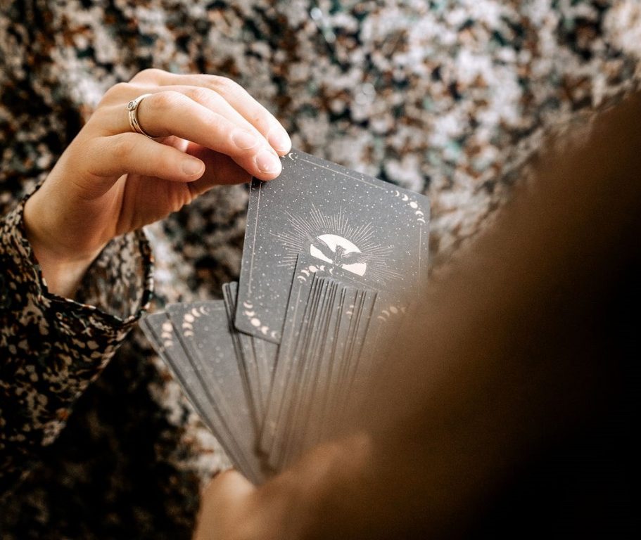 Eine Karte ziehen. Eine Karte ziehen.